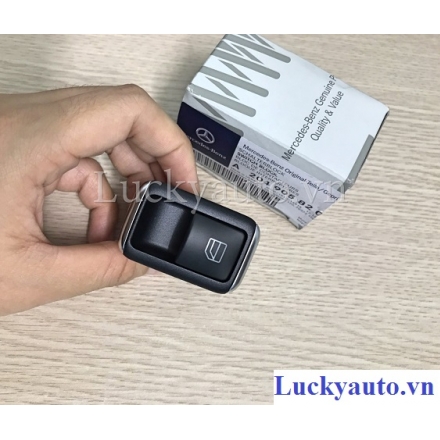 Công tắc lên xuống kính cửa sau phải xe Mercedes GLK300 4Matic đời 2012_ 204 905 82 02_ 2049058202